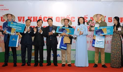 Thành phố Hồ Chí Minh đón vị khách quốc tế thứ 5 triệu