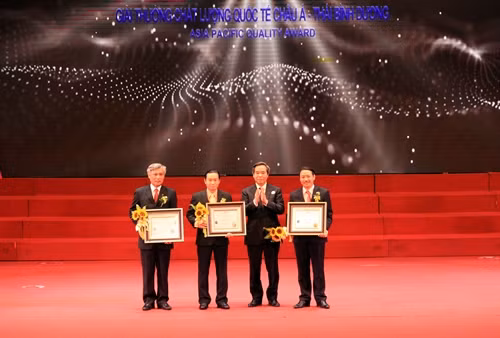 80 doanh nghiệp được trao Giải thưởng Chất lượng Quốc gia và Giải thưởng Chất lượng Quốc tế năm 2015