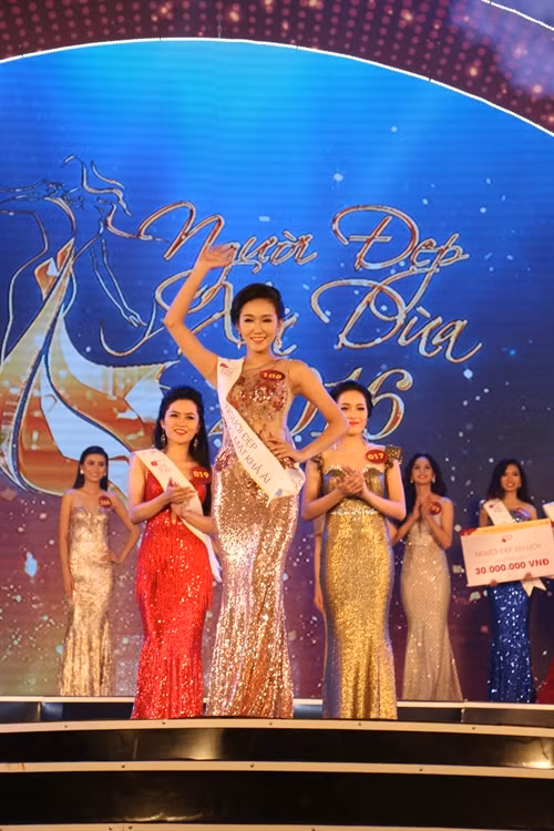 Thí sinh Đoàn Thị Ngọc Như đọat danh hiệu Hoa khôi Người đẹp xứ Dừa 2016