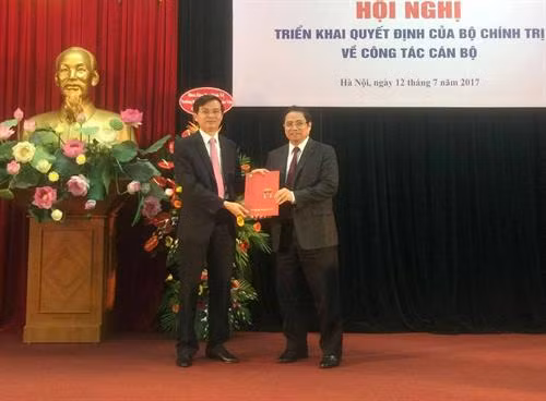 Ông Đoàn Minh Huấn làm Tổng Biên tập Tạp chí Cộng sản