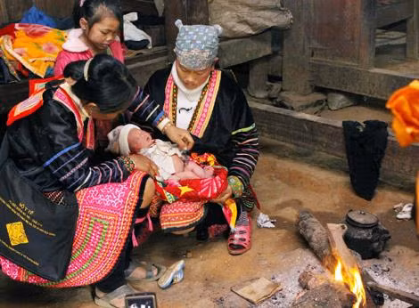 Cao Bằng: Cần quan tâm hỗ trợ các cô đỡ thôn bản vùng cao