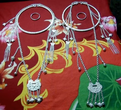 Nghề chạm bạc truyền thống ở Hà Giang