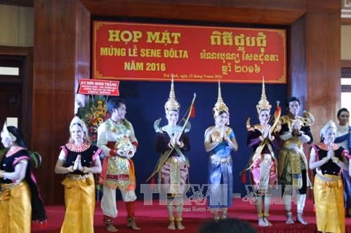 Họp mặt chúc mừng nhân dịp lễ Sene Dolta của đồng bào Khmer