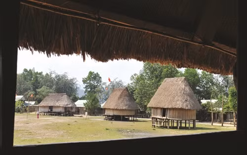 Nhà Moong của người Cơ - tu
