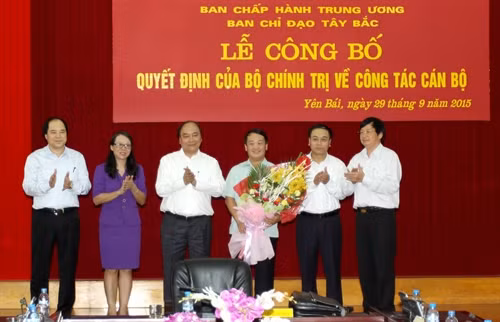 Đồng chí Hầu A Lềnh giữ chức Phó Trưởng Ban Chỉ đạo Tây Bắc