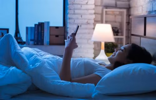 Mối liên quan giữa việc tiếp xúc ánh sáng trong khi ngủ và tăng cân ở phụ nữ