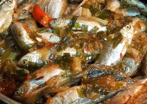 Quyến rũ món cá linh kho mía