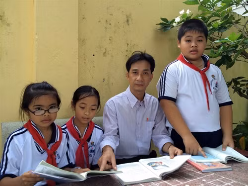 Người thầy 24 năm gắn bó với học sinh biển đảo