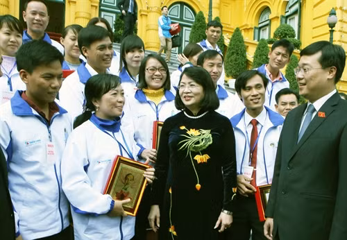 Phó Chủ tịch nước Đặng Thị Ngọc Thịnh gặp mặt Đoàn đại biểu giáo viên tiêu biểu đang công tác tại các huyện và xã đảo