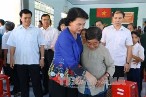 Chủ tịch Quốc hội Nguyễn Thị Kim Ngân dự Ngày hội Đại đoàn kết toàn dân tộc tại Bến Tre 