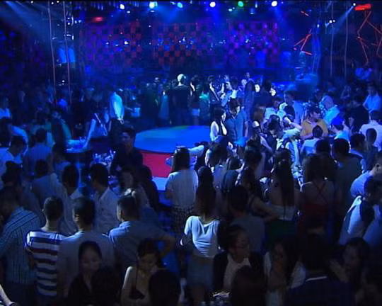 Dịch COVID-19: Thành phố Hồ Chí Minh cho phép mở lại quán bar, vũ trường và các hoạt động tập trung đông người