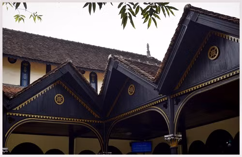 Nhà thờ gỗ Kon Tum