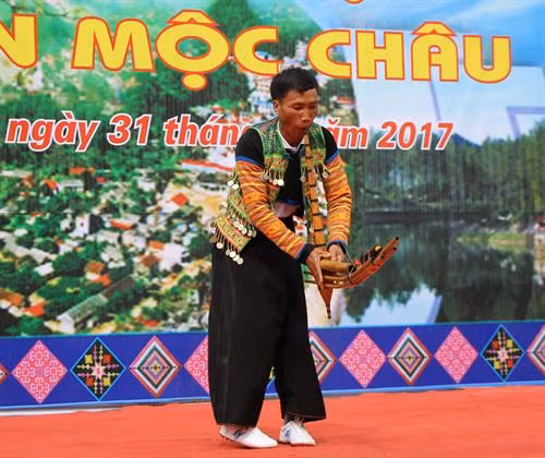 Độc đáo điệu nhảy khèn dân tộc Mông ở Mộc Châu 