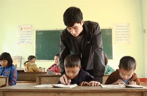 Đoàn Văn Tuyền - Người thầy của trẻ Ca Dong nơi đỉnh Ngọk Brel