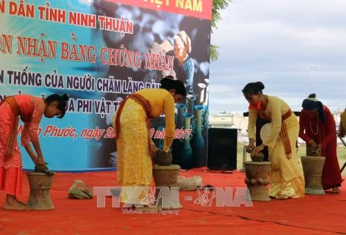 Bảo tồn di sản nghệ thuật làm gốm truyền thống của người Chăm