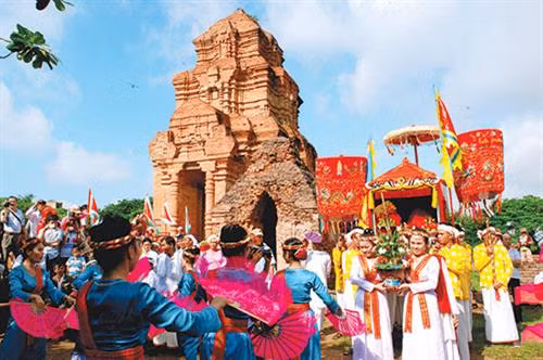 Rộn ràng lễ hội Katê của đồng bào Chăm Bình Thuận