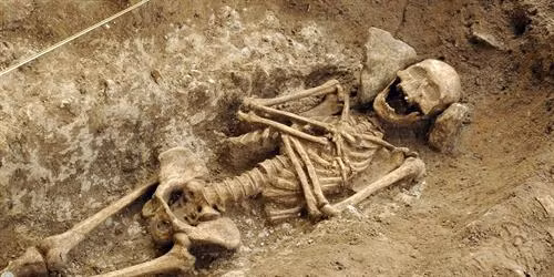 Phát hiện quách đá người Merovingian có niên đại 1.400 năm tại Pháp