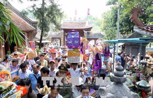 Hàng vạn du khách tham dự lễ hội đền Bảo Hà