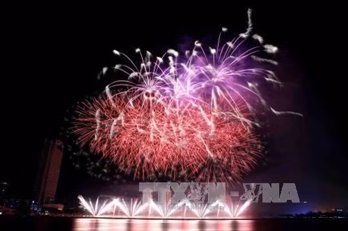 Đội Italy giành giải Nhất tại Lễ hội pháo hoa quốc tế Đà Nẵng 2017
