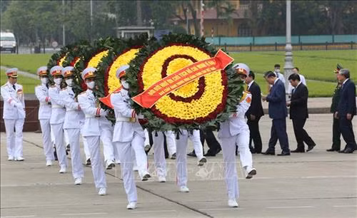 Lãnh đạo Đảng, Nhà nước viếng Lăng Bác nhân 45 năm Ngày Giải phóng miền Nam, thống nhất đất nước