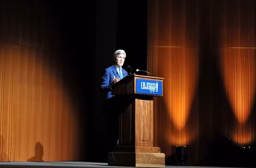 Ngoại trưởng Mỹ J.Kerry: Cần rút ra bài học khép lại quá khứ từ cuộc chiến tranh Việt Nam