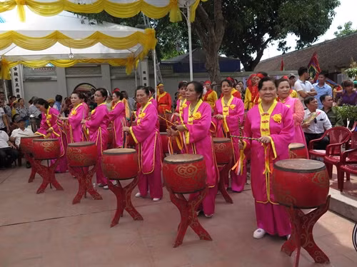 Tưng bừng lễ hội Đền Đô