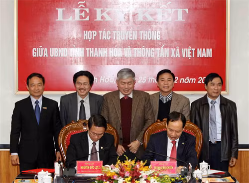 Ký Thỏa thuận hợp tác truyền thông giữa UBND tỉnh Thanh Hóa và Thông tấn xã Việt Nam
