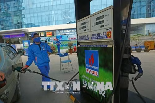 Giá xăng E5 tăng 790 đồng/lít từ ngày 7/4/2018