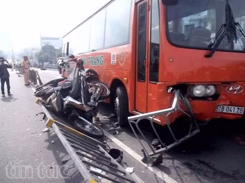 Hiểm họa trên những cây cầu vượt có thành cầu thấp