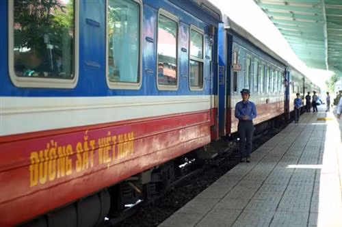 Ngành đường sắt “đãi” hành khách suất ăn theo tiêu chuẩn hàng không