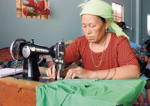 Nghề may thêu truyền thống ở Đắk Som