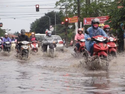 Thời tiết ngày 23/5: Miền Bắc cảnh báo sạt lở đất ở vùng núi, miền Nam nguy cơ mưa to ngập úng