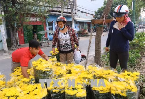 Sôi động thị trường tiêu dùng tại Thành phố Hồ Chí Minh ngày ông Công, ông Táo