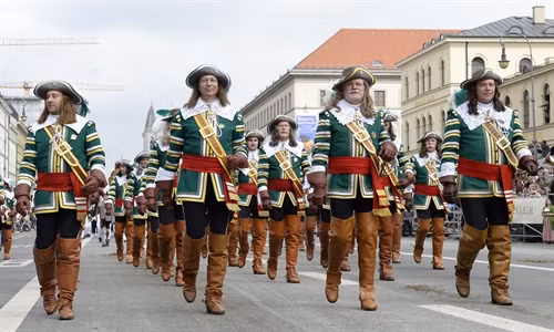 Tưng bừng Lễ hội bia tháng 10 Oktoberfest