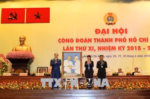 Xây dựng đội ngũ cán bộ Công đoàn Thành phố Hồ Chí Minh ngang tầm nhiệm vụ