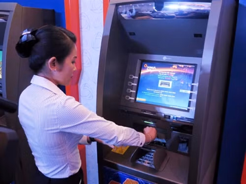 Không để máy ATM thiếu tiền dịp Tết