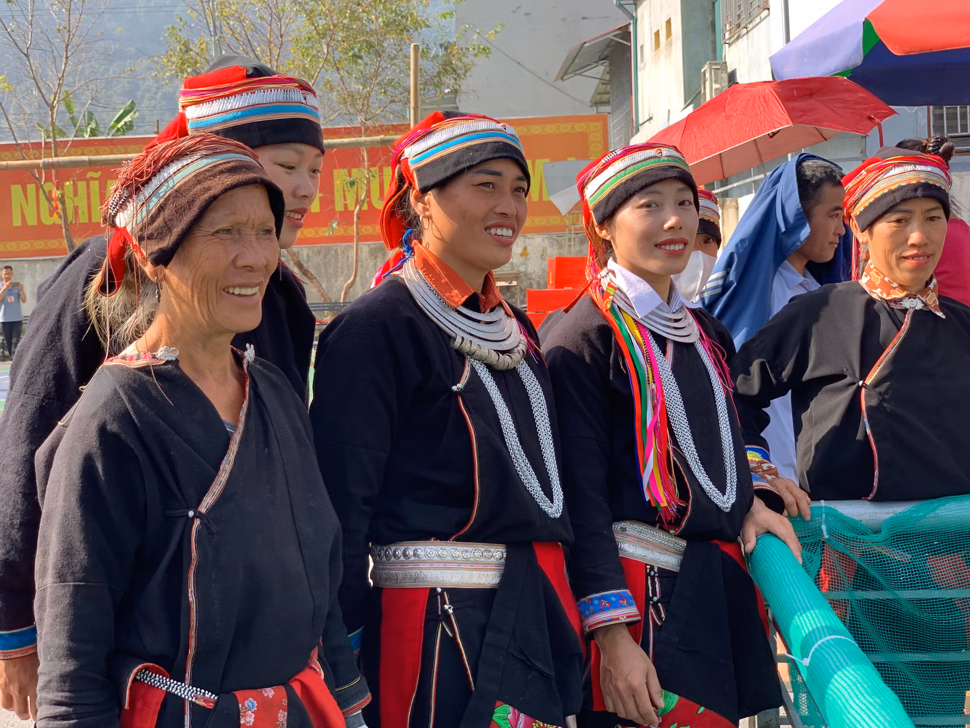 Ảnh 18. Nụ cười thật đẹp tại Ngày Hội của những người phụ nữ dân tộc Dao. Ngày Hội như một kỳ nghỉ nông nhàn sau thời gian bận bịu việc nương rẫy.JPG