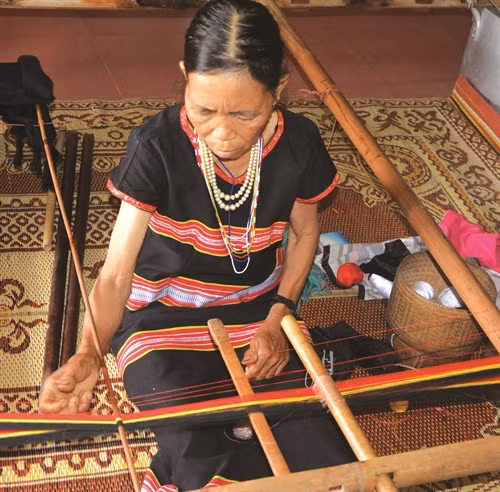 Nghề dệt thổ cẩm ở Đắk Răng