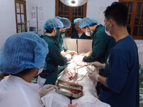 Cấp cứu thành công hai bệnh nhân trên đảo Bạch Long Vĩ