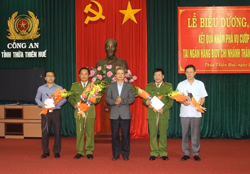 Thưởng nóng Ban chuyên án bắt được đối tượng cướp ngân hàng táo tợn ở Huế