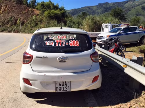 Khẩn trương truy bắt nhóm cướp xe taxi ở Kon Tum
