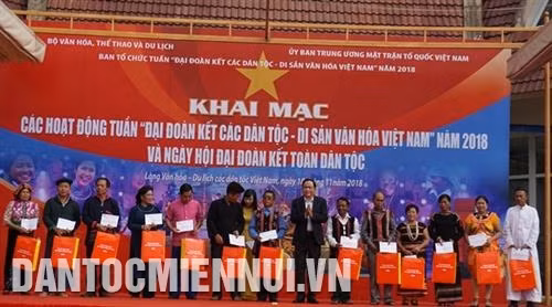 Khai mạc Tuần “Đại đoàn kết các dân tộc – Di sản văn hóa Việt Nam” năm 2018