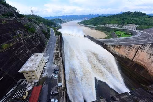 17h: Mở thêm 1 cửa xả đáy hồ Hòa Bình 
