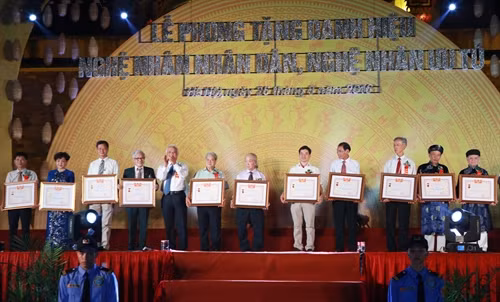 Lễ phong tặng danh hiệu “Nghệ nhân Nhân dân, Nghệ nhân Ưu tú” năm 2016