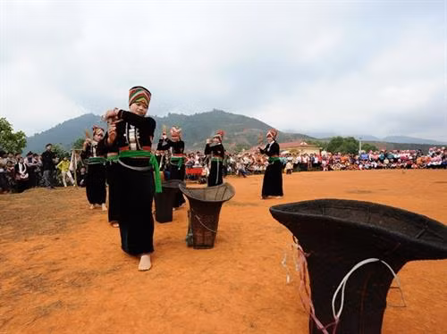 Say đắm những vũ điệu của người Khơ Mú