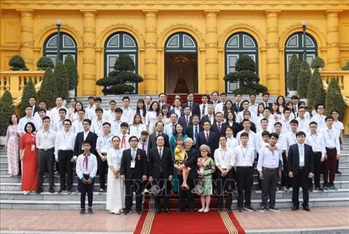 Tổng Bí thư, Chủ tịch nước Nguyễn Phú Trọng gặp mặt thân mật Đoàn học sinh, sinh viên tiêu biểu, xuất sắc