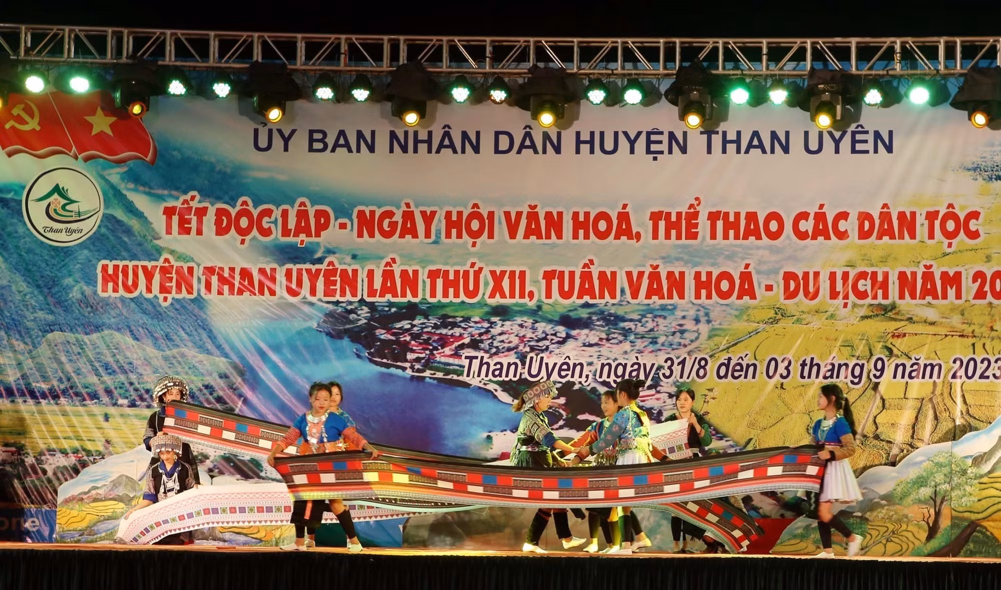 Chương trình nghệ thuật chào mừng Tết Độc lập và Tuần Văn hóa - Du lịch huyện Than Uyên