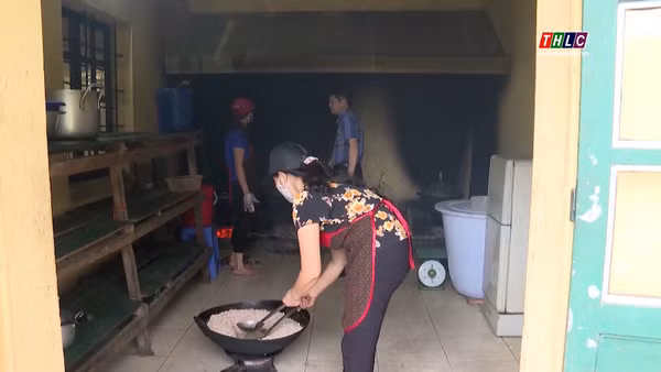 Lào Cai yêu cầu rà soát toàn bộ hệ thống bếp ăn tập thể trường học