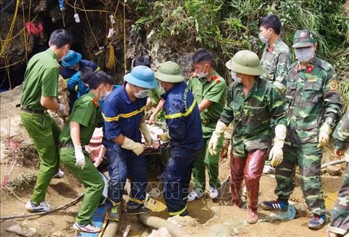Đã tìm được thi thể nạn nhân mắc kẹt trong hang đá tại Lào Cai