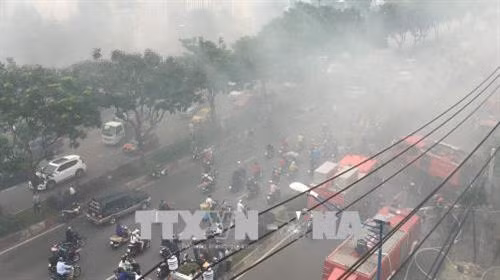 Thành phố Hồ Chí Minh: Cháy lớn tại kho đồ gỗ trên đường Trường Chinh
